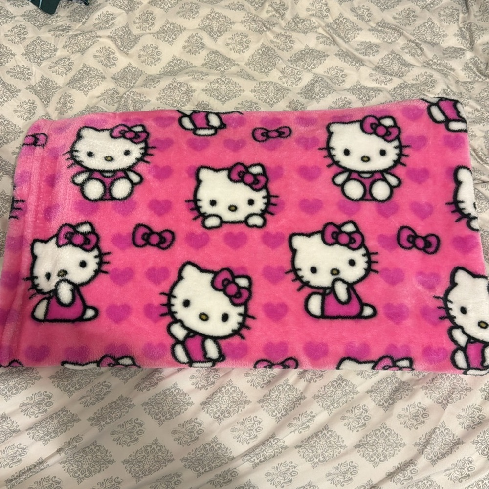 hello kitty blanket never used without tag